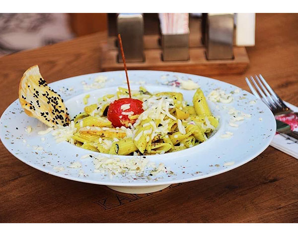 Köri Soslu Tavuklu Penne