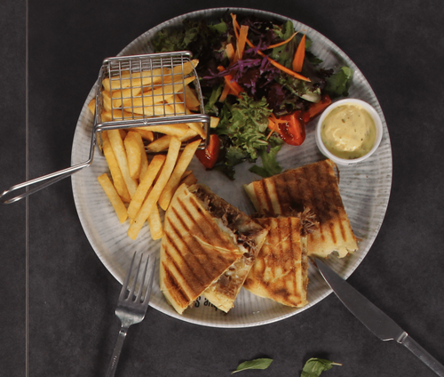 Kaşarlı-Sucuklu Bazlama Tost