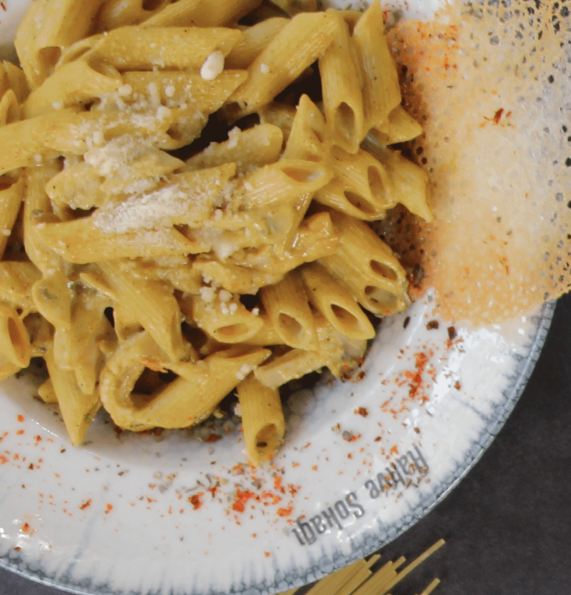 Köri Soslu Tavuklu Penne